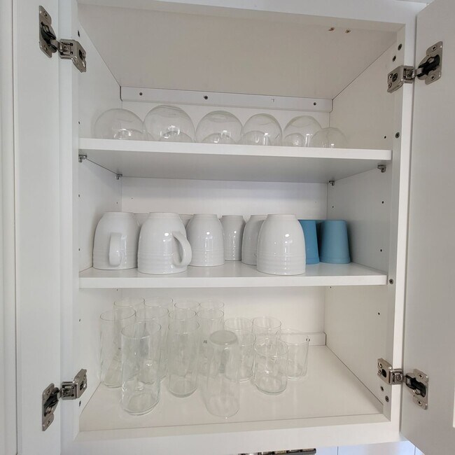 Building Photo - 4 Bed, 2 Bath Home for Lease-Furnished-Sparta,TN