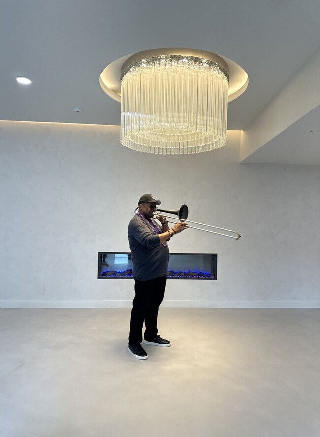 Building Photo - One Bedroom Rear Facing w Patio (1st Floor), Balcony 2 & 3