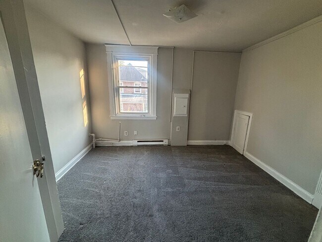 Building Photo - 7274 Radbourne Rd