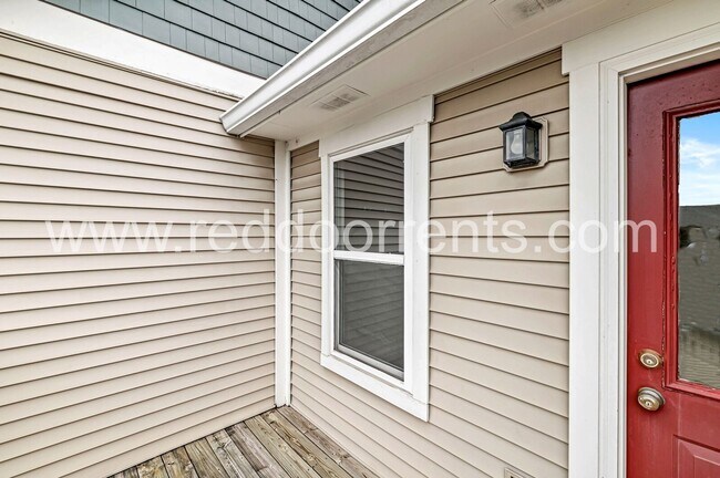 Building Photo - Stylish 2-Bed, 2.5-Bath Home in Prime Loca...