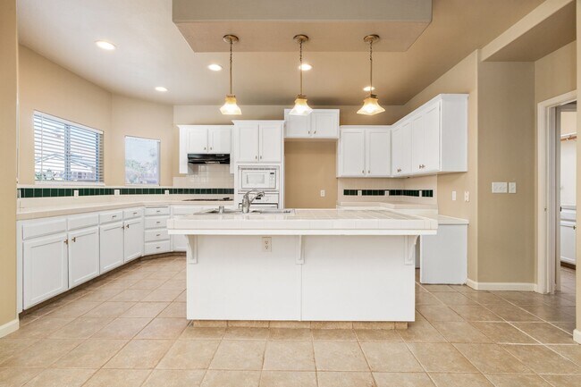 Building Photo - 2940 E Brandon Ln