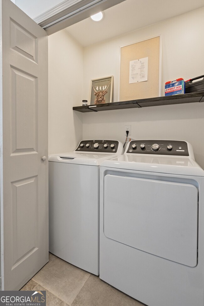 Building Photo - 17 N Wesley Ridge