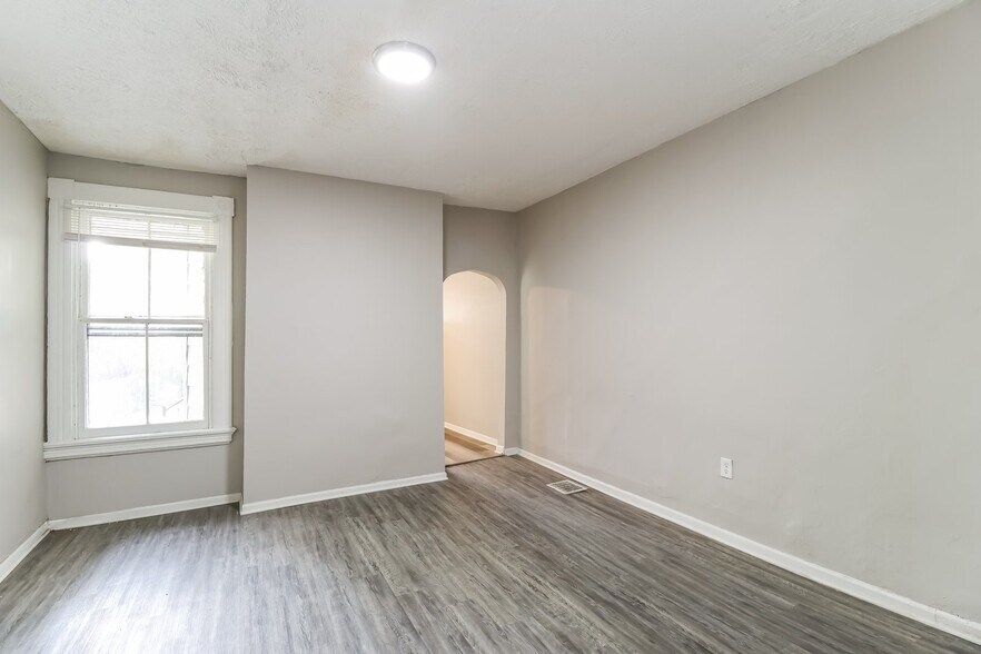 Building Photo - 29 E 13th St