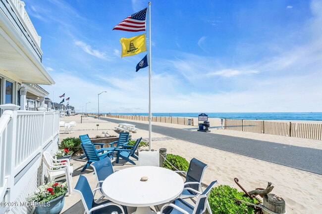 Building Photo - 419 Beach Front