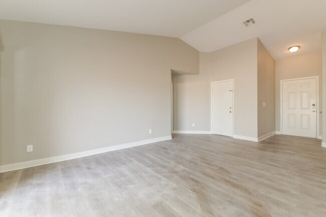 Building Photo - 390 Lombardy Cir