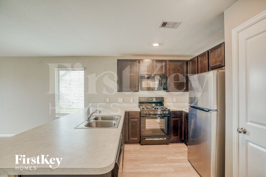 Building Photo - 3363 Avary River Ln