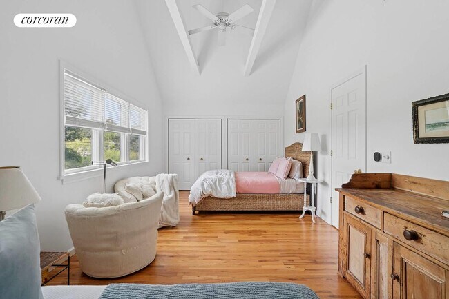 Building Photo - 176 Bridgehampton Sag Tpke