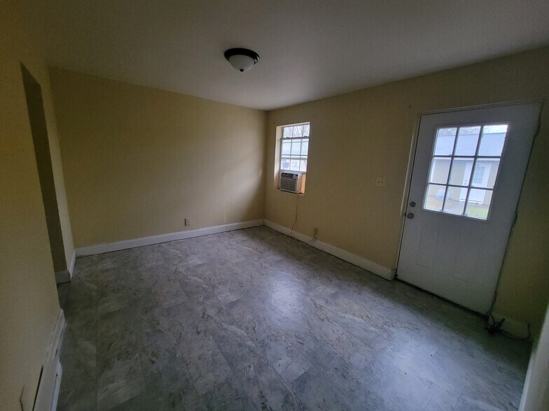 Building Photo - Pursley Court Apartments