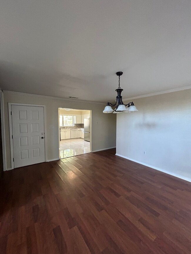 Building Photo - Century21Rental