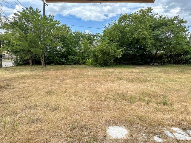 Building Photo - 701 Tanglewood Dr