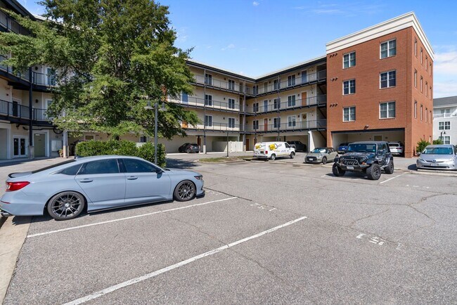 Building Photo - Oceanfront Condo – 2 Blocks from the Beach!
