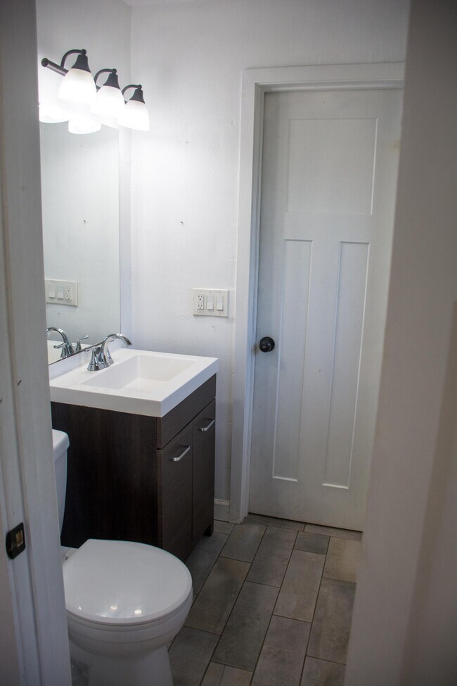 Building Photo - 86 Hurwood Ave