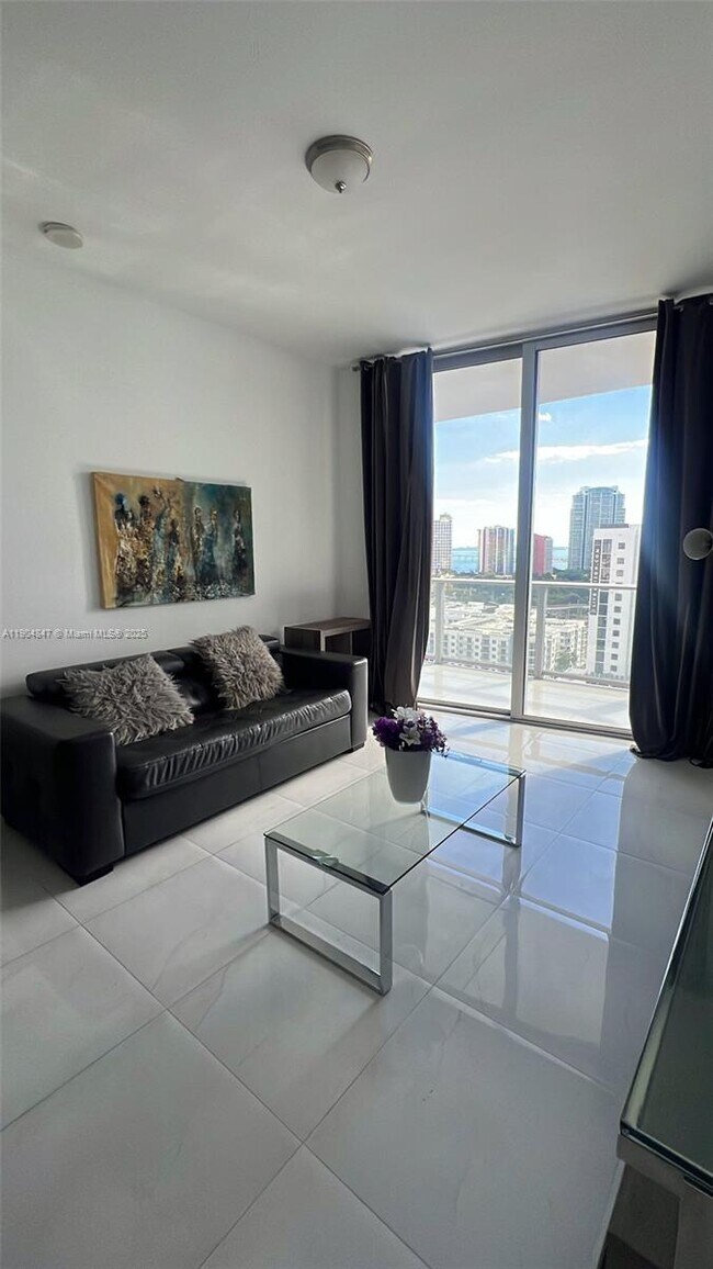 Building Photo - 1010 SW 2nd Ave