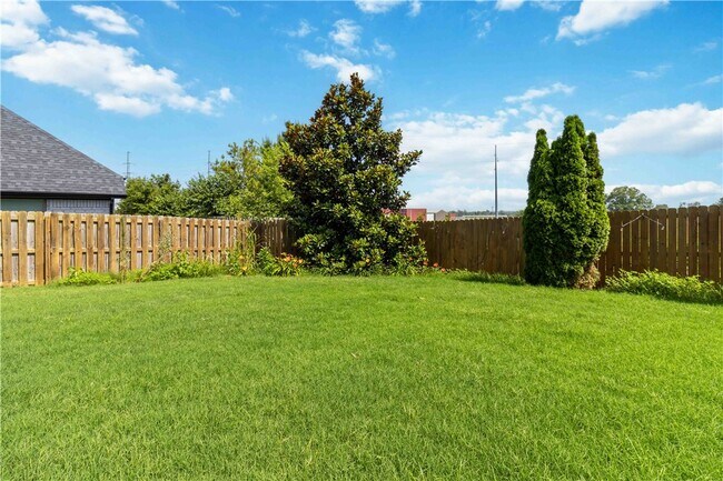 Building Photo - 1340 Sweetbriar Cir