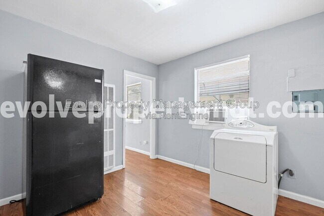 Building Photo - 2020 Vinton Ave