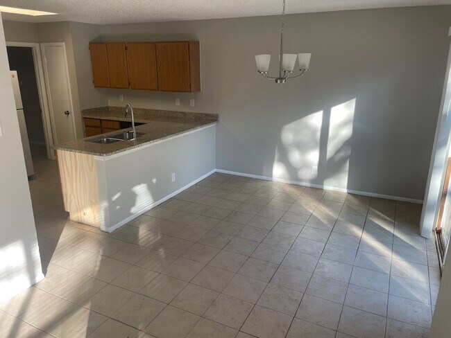 Building Photo - 802 Meadow Dale