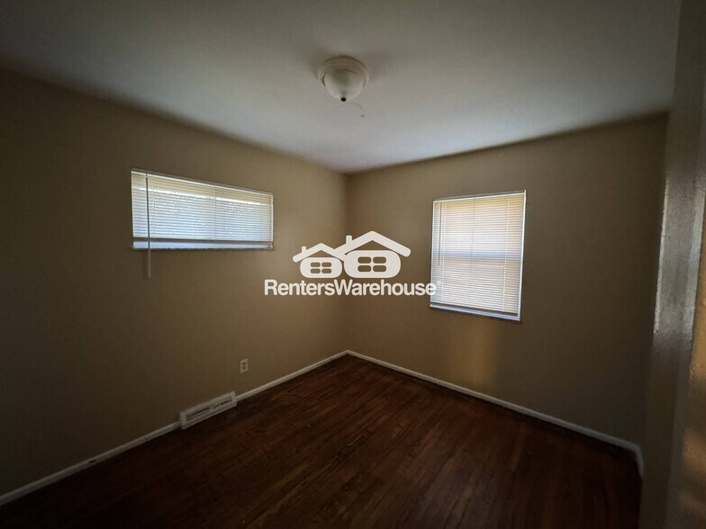 Building Photo - 10137 Cavalier Ct