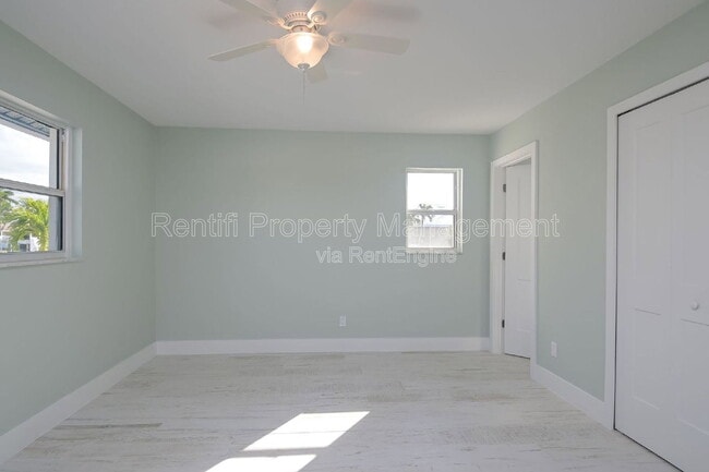 Building Photo - 1322 Miramar St