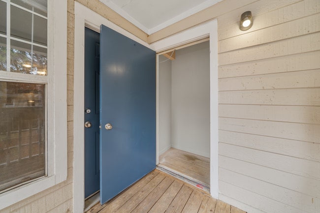 Building Photo - 2420 Hill St