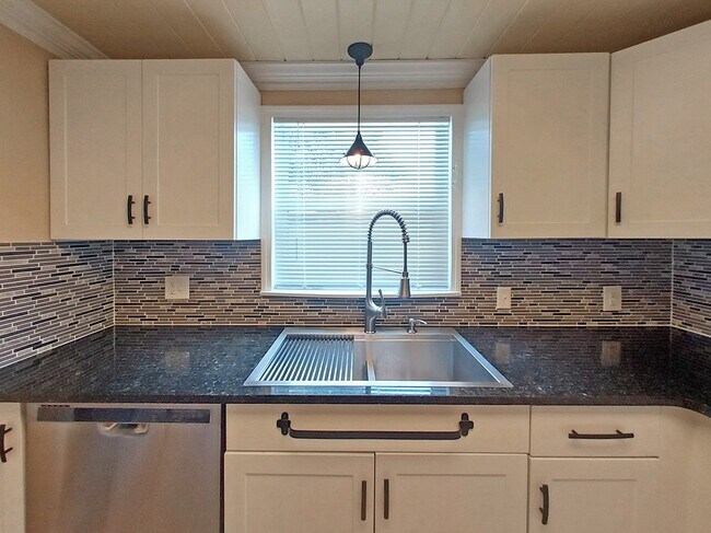 Building Photo - 344 Vesta Cir