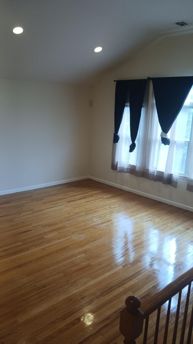 Building Photo - 316 Linden Ave
