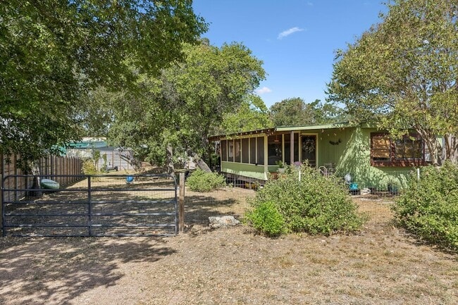 Building Photo - 1106 Minnie Dr
