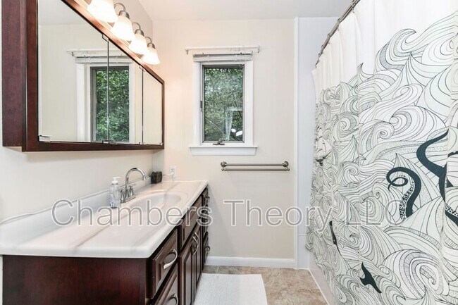 Building Photo - 8504 Shadeway Pl