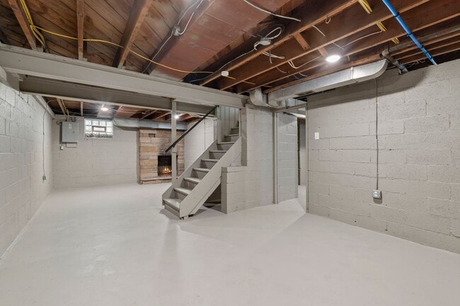 Building Photo - READY FOR MOVE IN! Don't miss this STUNNING, FULLY RENOVATED 3 bedroom in McKeesport!