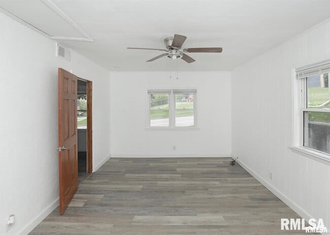Building Photo - 609 23rd St