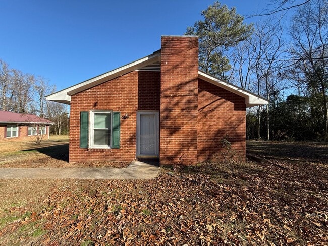 Building Photo - 3 Bedroom/1 Bath home for rent