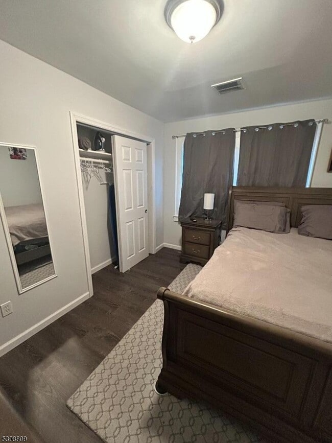 Building Photo - 142 Mapes Ave