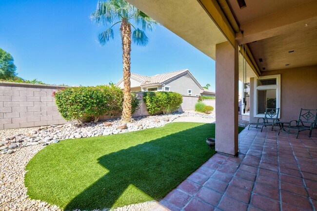 Building Photo - 38537 Fallbrook Ave