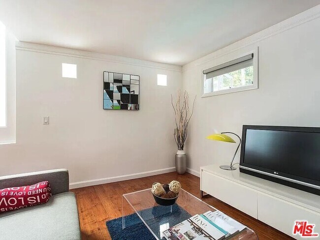 Building Photo - 8661 Clifton Wy