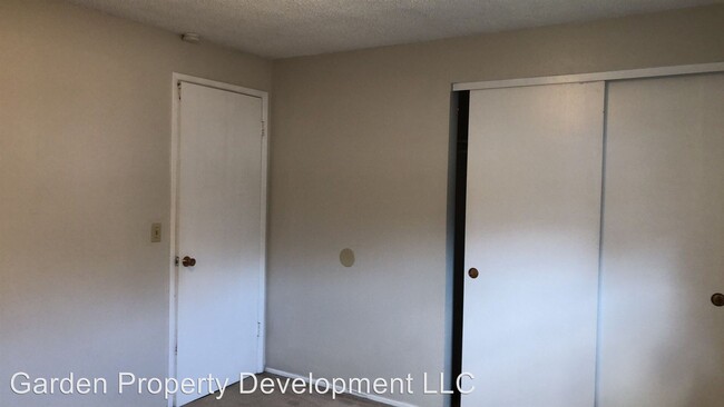 Building Photo - 916 N Forest St