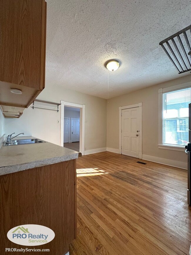 Building Photo - 2208 NE 2nd St