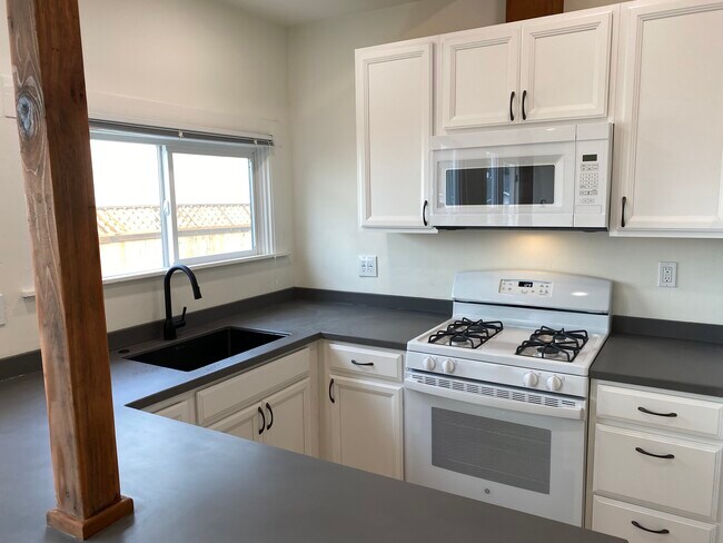 Building Photo - 921 I St