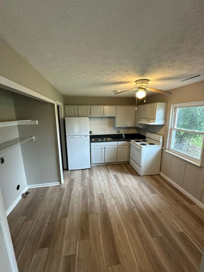 Building Photo - 8821 Middlebranch Ave NE