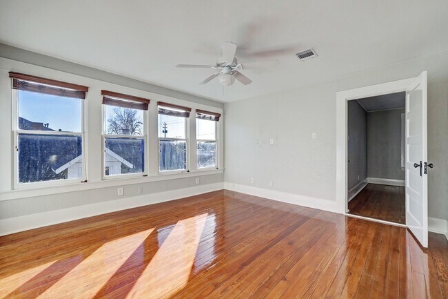 Building Photo - 1229 Heights Blvd