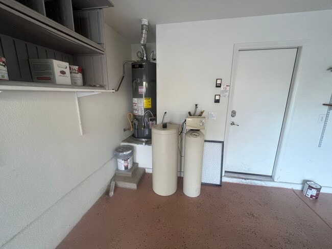 Building Photo - 2 Story-Single Family Home Located in Providence