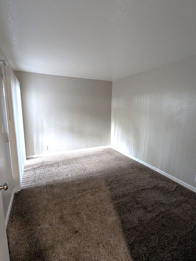 Building Photo - Fairview