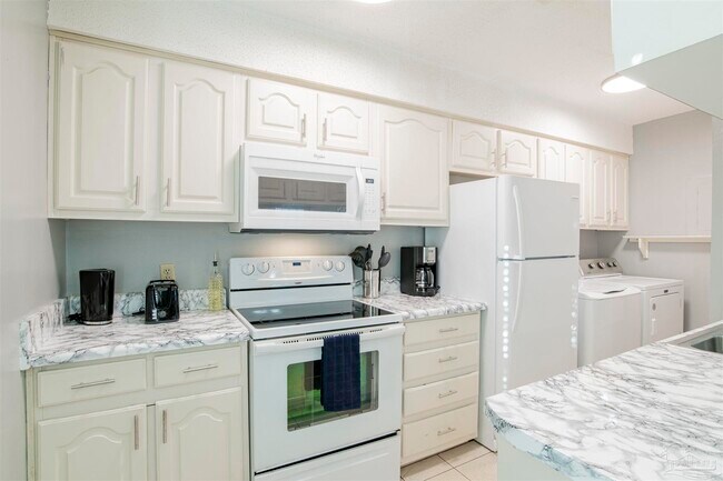 Building Photo - 3307 Kingswood Ct