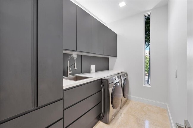 Building Photo - 3270 NE 15th St