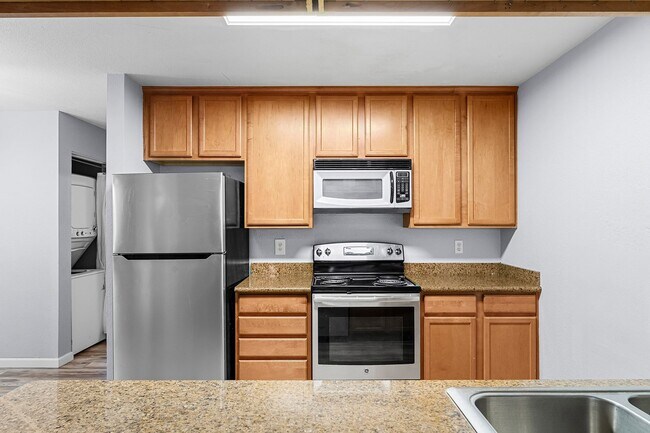 Building Photo - $200 Off First Months Rent! Cozy 3-Bedroom...