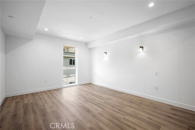 Building Photo - 10657 Moorpark St