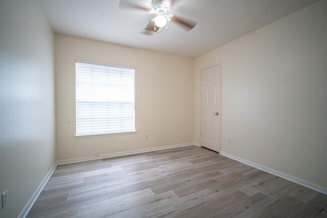 Building Photo - 4503 Oak Valley Dr