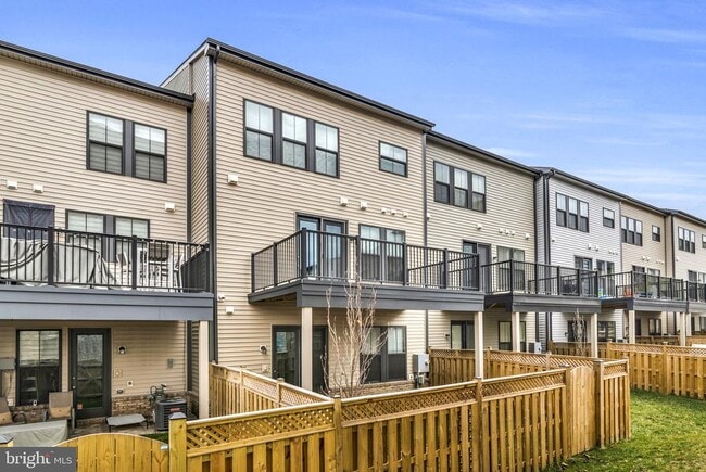 Building Photo - 23035 Sullivans Cove Sq