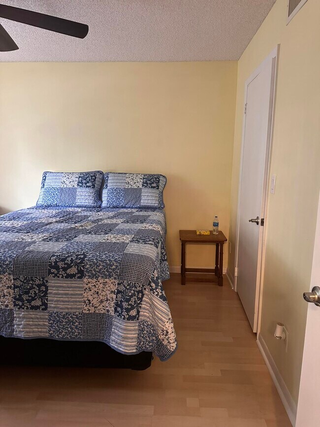 Building Photo - 6698 10th Ave N