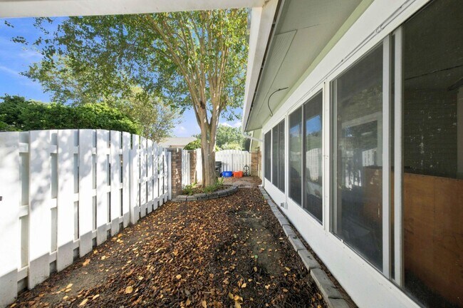 Building Photo - 3438 NW 104th Way