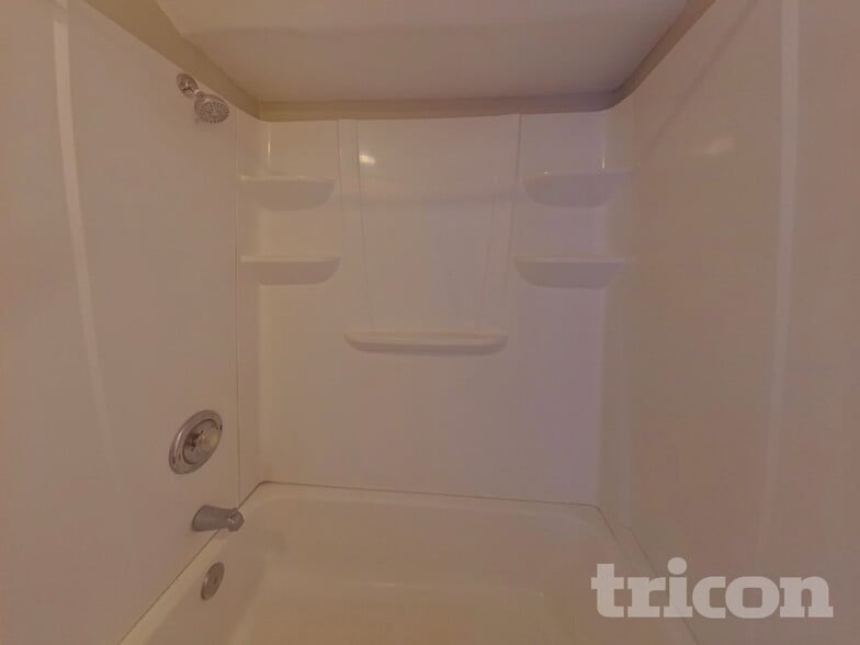 Building Photo - 1930 Bluets Ct