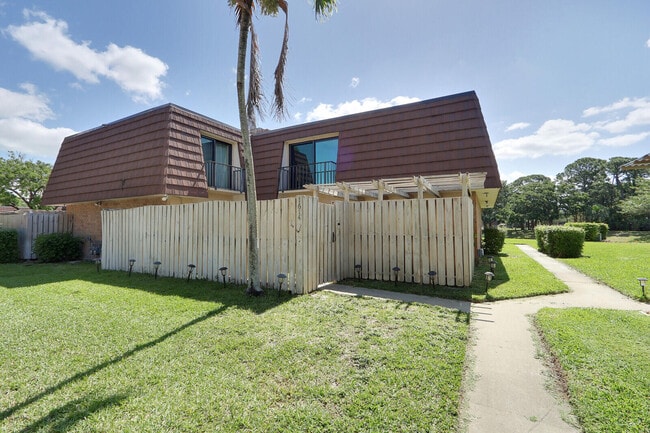 Building Photo - 1614 16th Ln